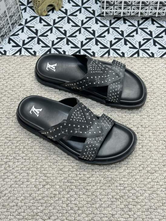 Picture of Louis Vuitton Slippers _SKULVsz38-45mnf04141349